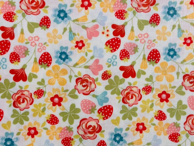 ROSY CHEEKS, FONDO BLANCO CON FLORES DE COLORES Y FRESAS