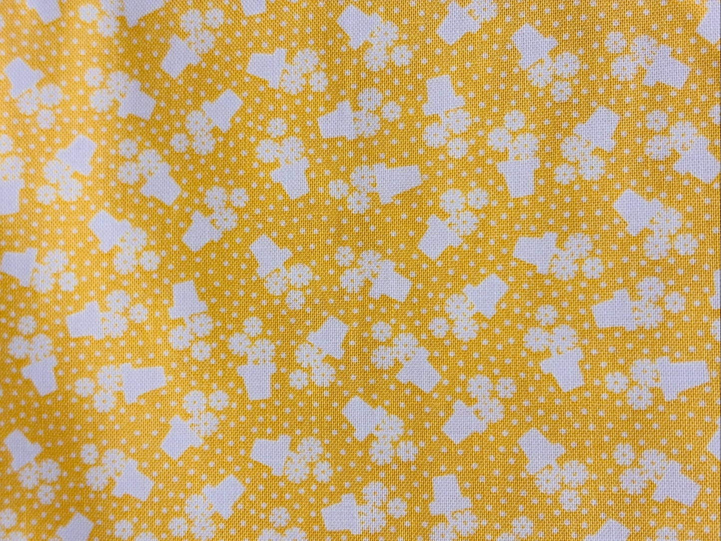 SWEET THINGS, MACETA FLORES Y FONDO AMARILLO