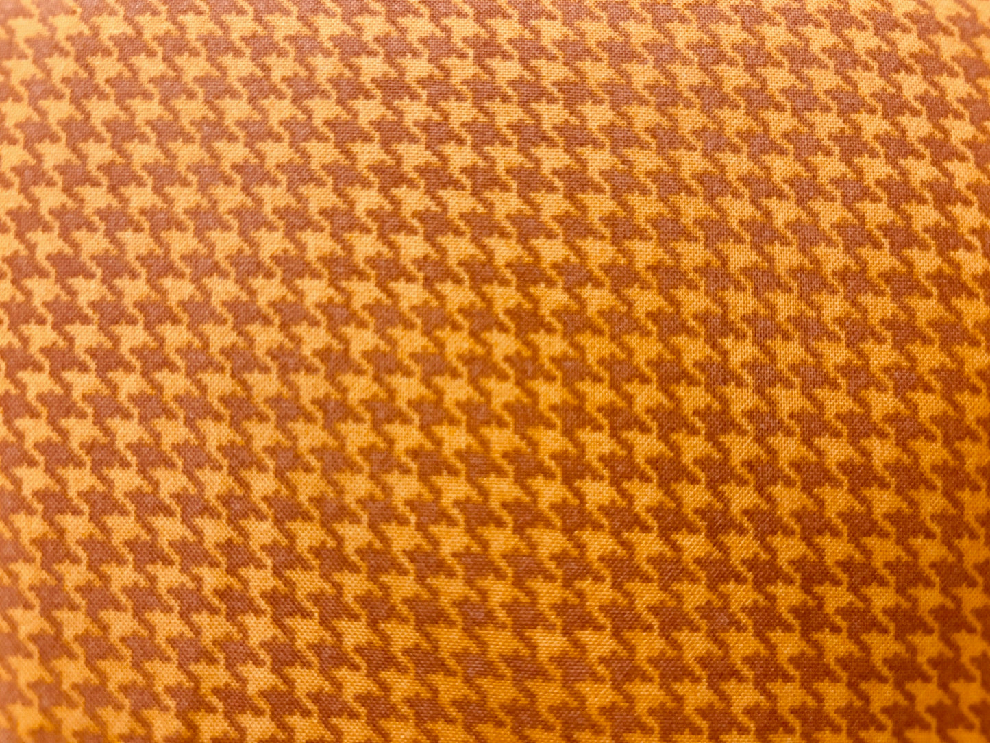BLUSHED HOUND TOOTH BY CHERYL HAYNES pata de gallo naranja
