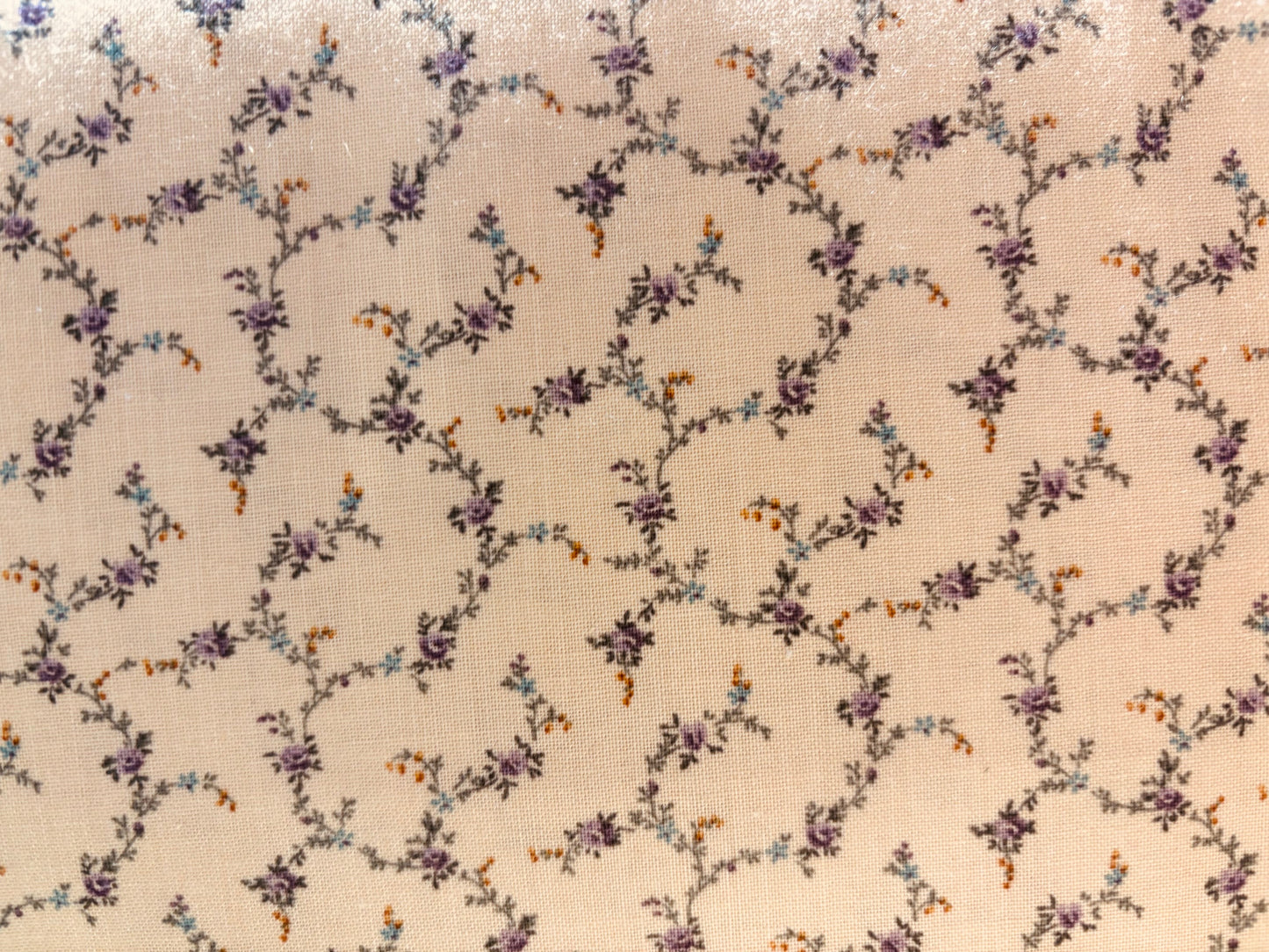 CHARLOTTE BY SARA MORGAN fondo amarillo con flores