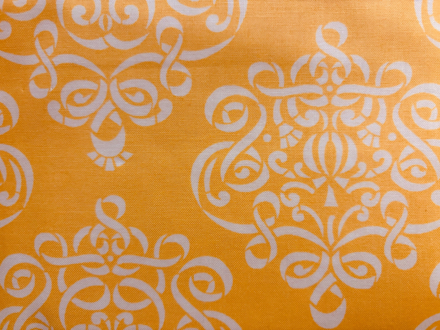 FONDO AMARILLO DIBUJO BLANCO