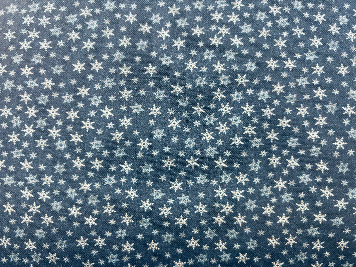 WINTER 4 YOU, STOFFABRICS fondo azul con estrellas tonos azules