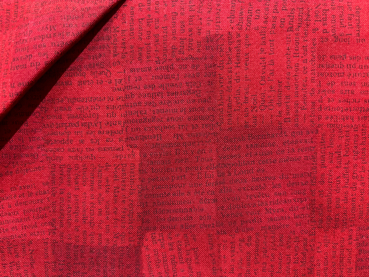 STOF , QUILTERS BASIC fondo granate texto negro