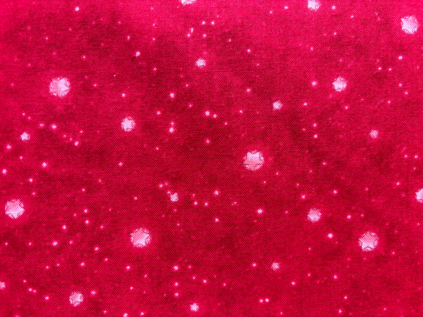 STACEY YACULA, QUILTING TREASURES fondo rojo/granate y estrellas