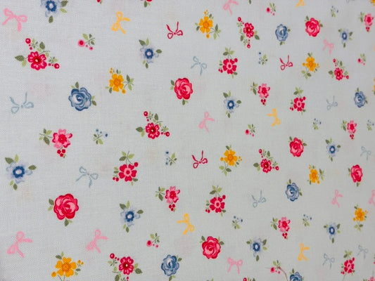 ROSY CHEEKS, FONDO BLANCO ROSAS DE COLORES