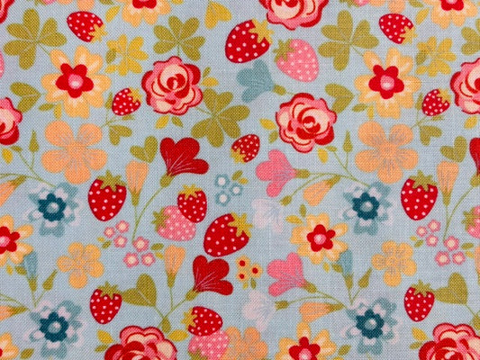 ROSY CHEEKS,  FONDO AZUL FLORES Y FRESAS