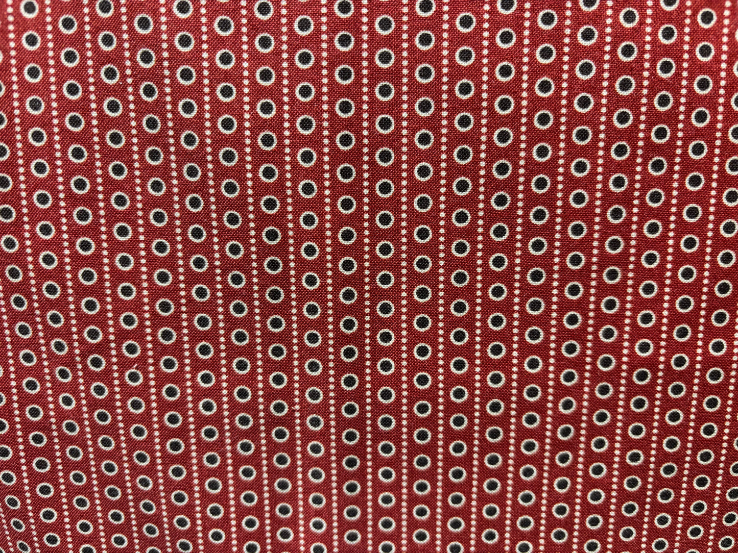 THREADS OF TIME dibujo rojo agranatado