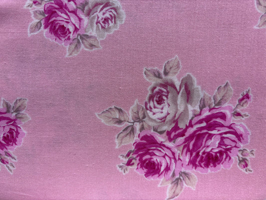 FRENCH HATBOX BY TANYA WHELAN flores fondo rosa