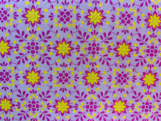 PRETTY LITTLE THINGS BY DENA  dibujo rosa y amarillo