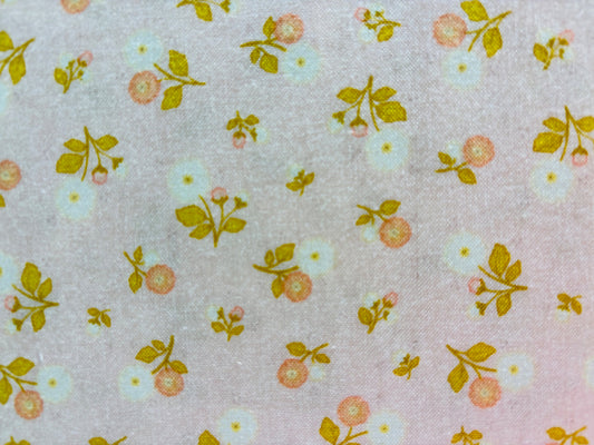 MARGUERITE BY STITCH STUDIOS  flor mostaza fondo rosa
