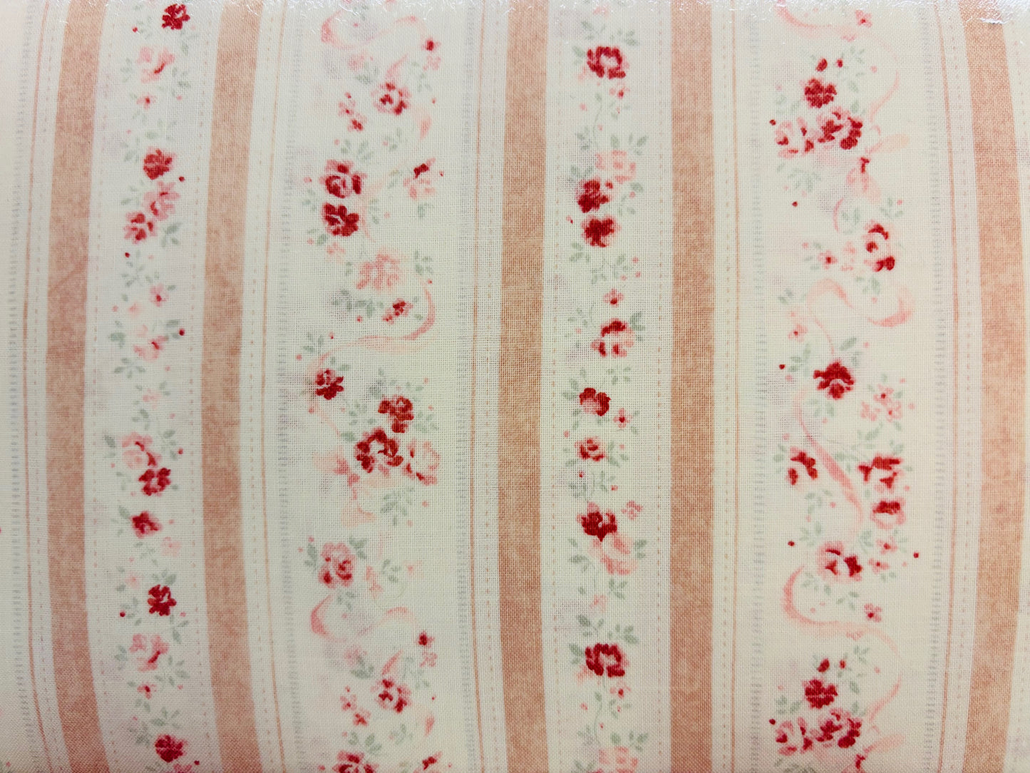 DARHAM QUILT COLLECTION fondo tostado columna flores
