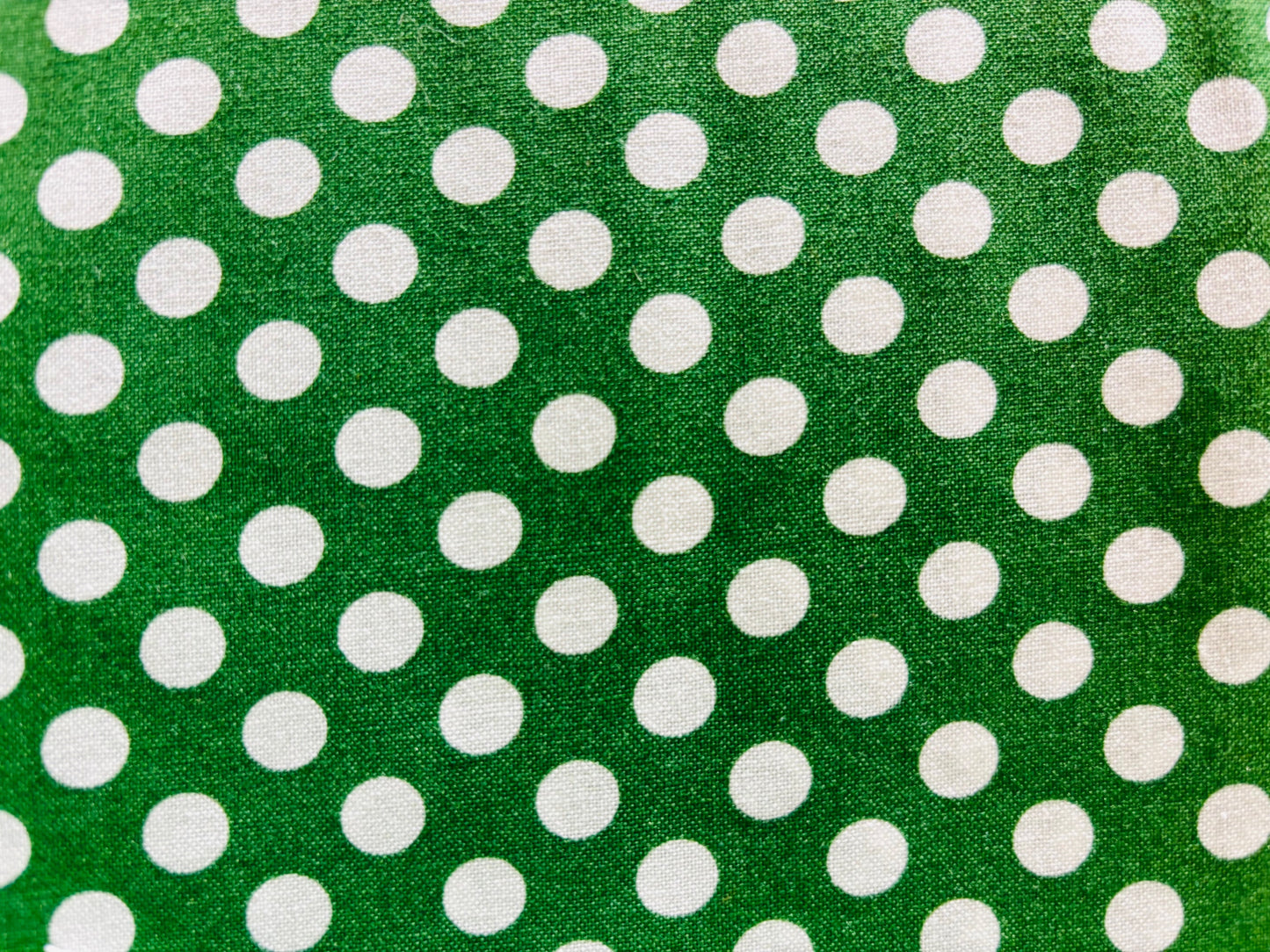 ROBERT KAUFMAN fondo verde con lunar grande blanca