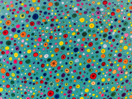 ESSENTIALS, WILMINGTON PRINTS  fondo verde azulado con lunares de colores
