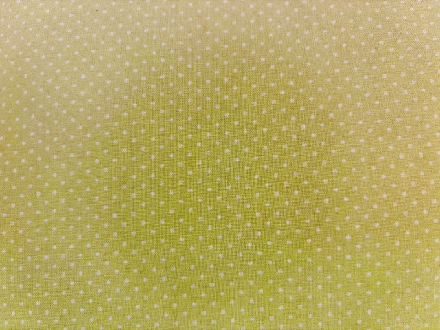 QUILTING TREASURES fondo verde con lunares verde