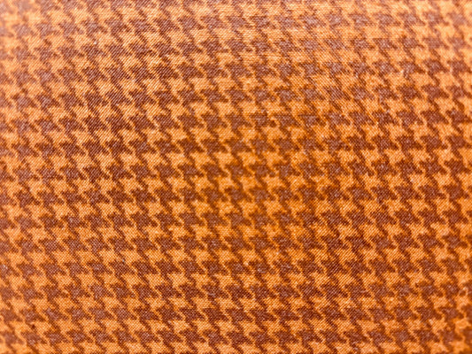 BLUSHED HOUND TOOTH BY CHERYL HAYNES  pata de gallo naranja y marron