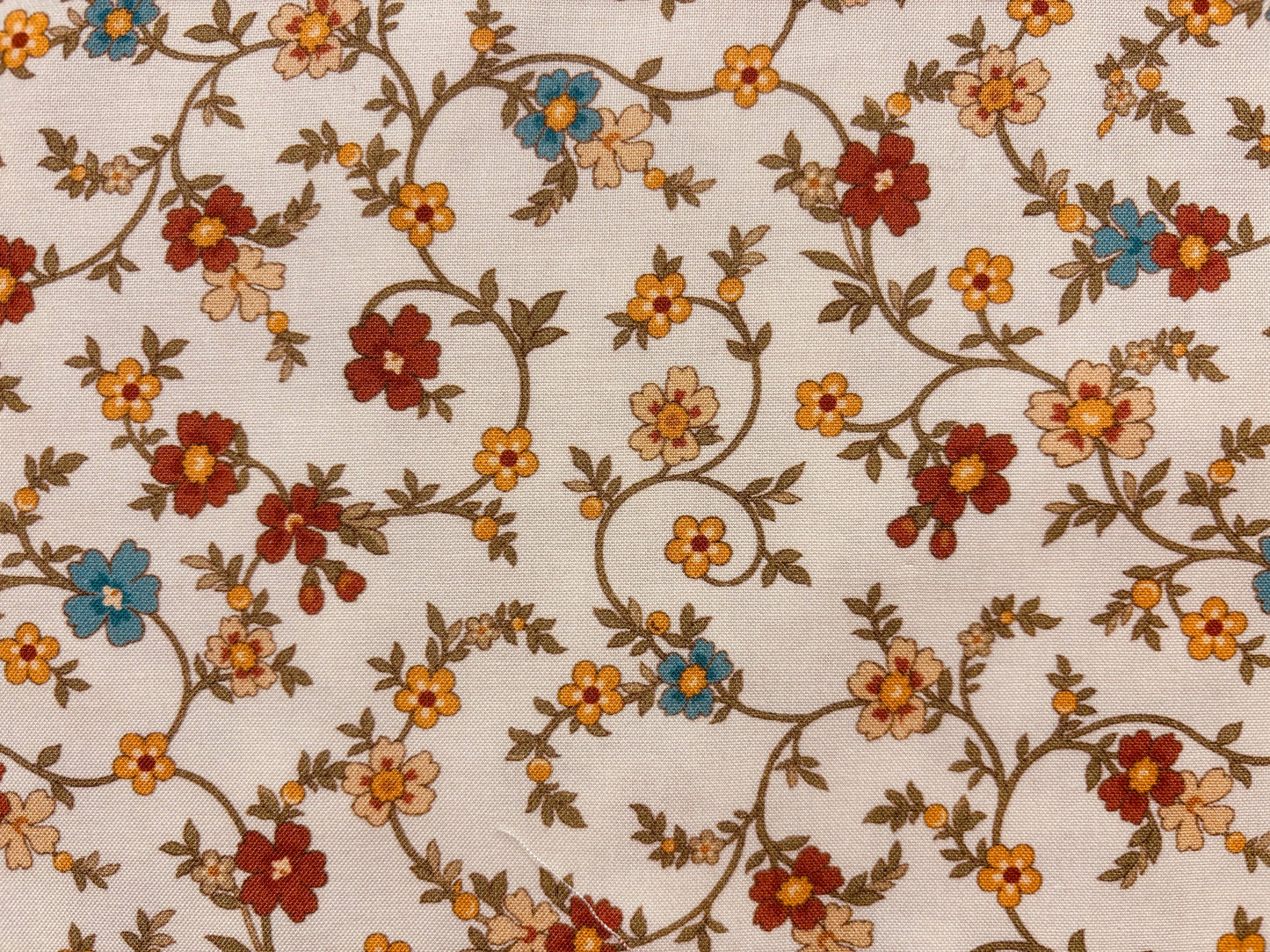 GARDEN GETAWAY BY VICKI MCCARTY  fondo blanco con flores