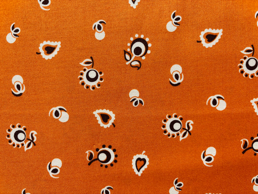 NEW BEDFORD fondo naranja flores y hojas