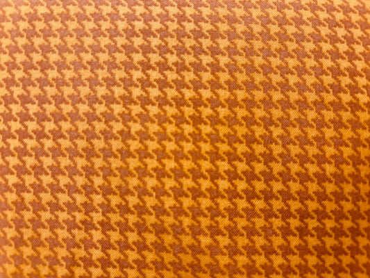 BLUSHED HOUND TOOTH BY CHERYL HAYNES  pata de gallo naranja
