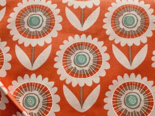 MICHAEL MILLER  flores grandes fondo naranja