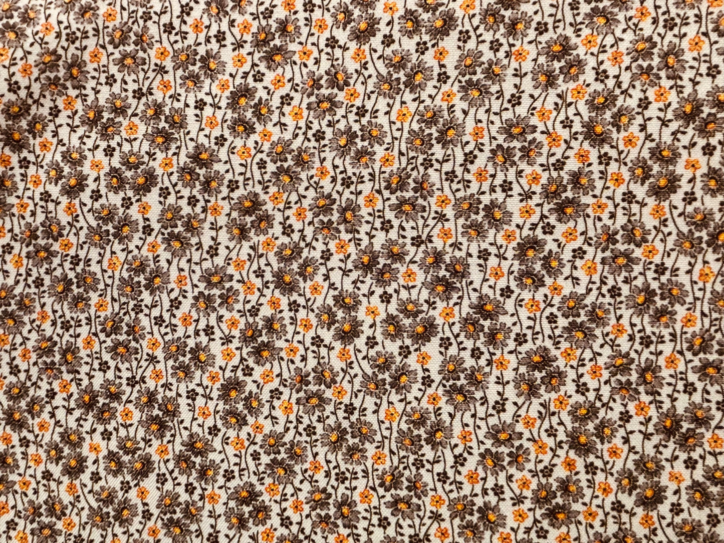 QT FABRICS flores naranja y marron