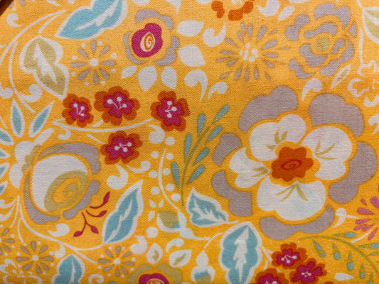 TAZA BY DENA fondo amarillo flores