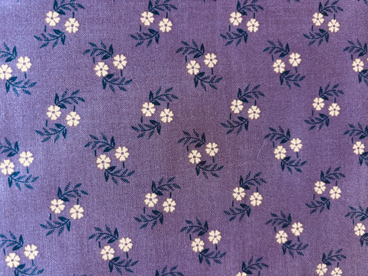 SHILO BY NANCY GERE fondo morado flores pequeñas