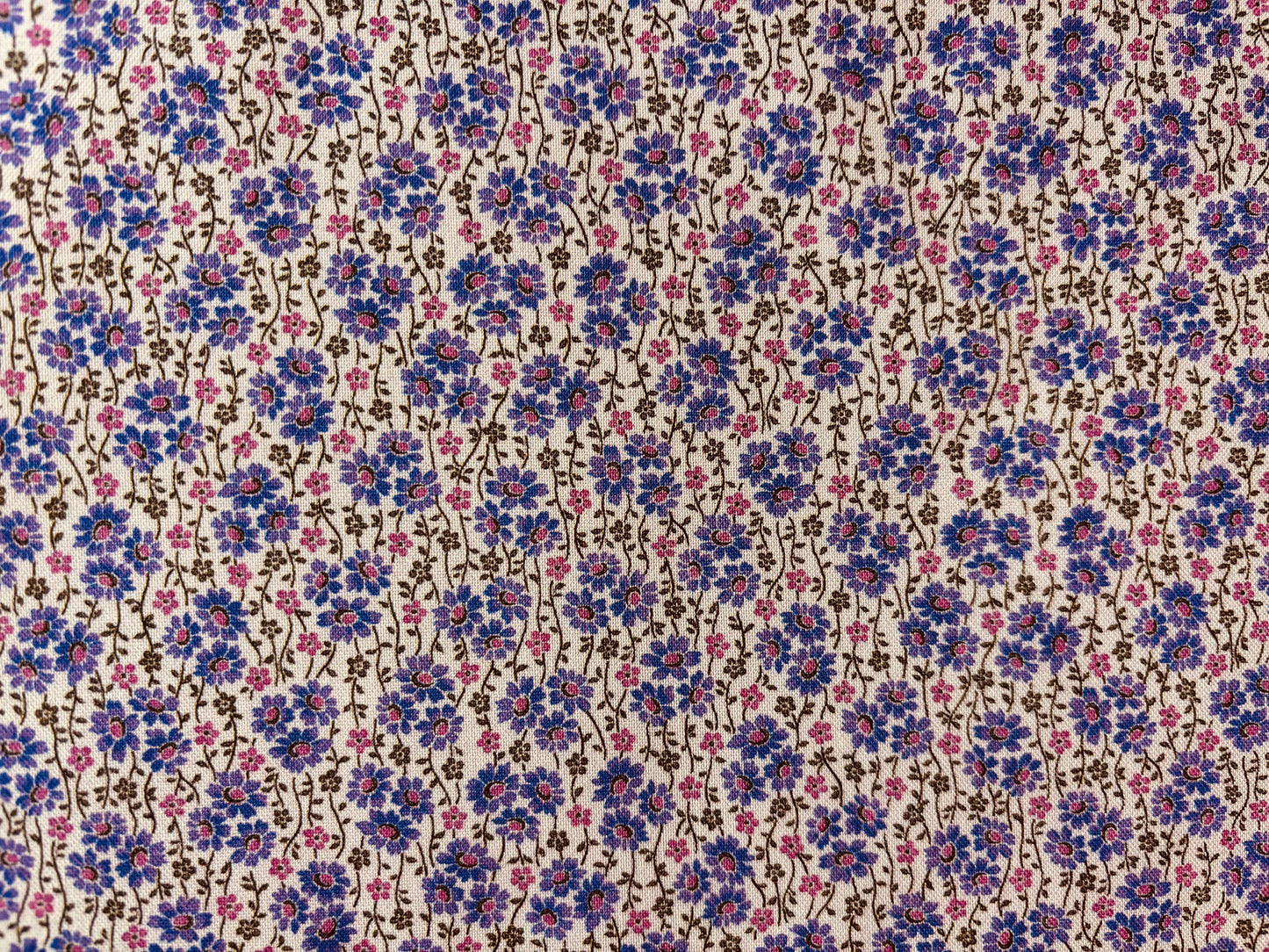QT FABRICS flores moradas/azul