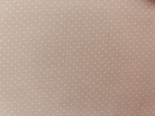 QUILTING TREASURES  fondo marron lunares