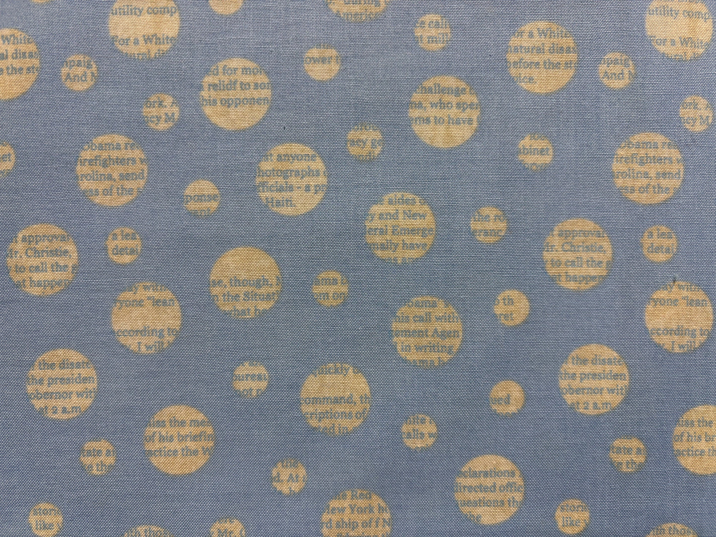 ADVENTURES BY STEPHANIE WRIGHT fondo azul circulos blancos con texto
