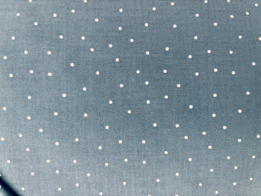 ESSENTIALS fondo azul claro lunar blanca