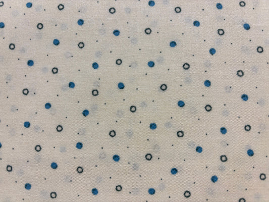 MRS MARCHS COLLECTION IN ANTIQUE BY LECIEN  fondo blanco circulos azules