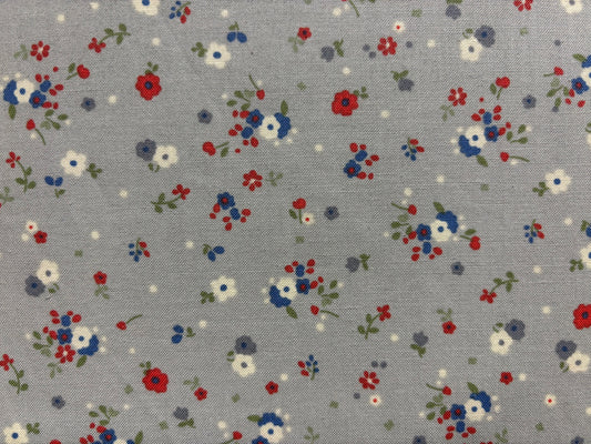COVENT GARDEN BY BENARTEX   fondo azul grisaceo con flores azul rojo y blanco