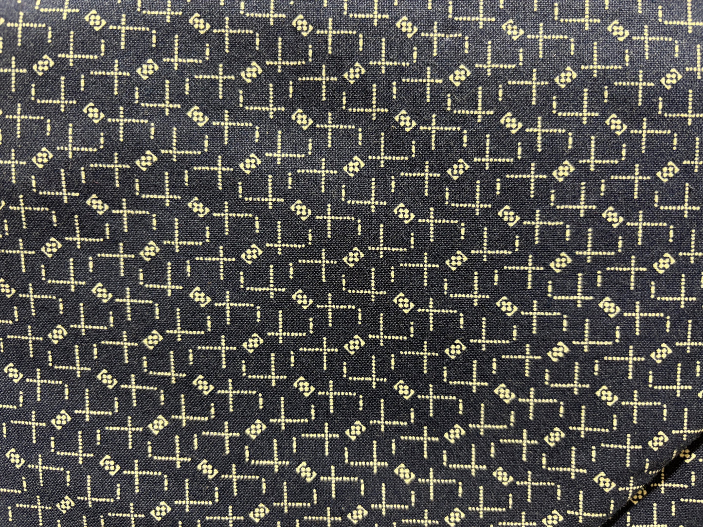 DEVON SHIRTINGS BY NANCY GERE fondo negro con dibujos