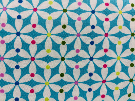 SUMMERSAULT, ERIN MCMORRIS fondo azul claro, flor blanca lunares de colores