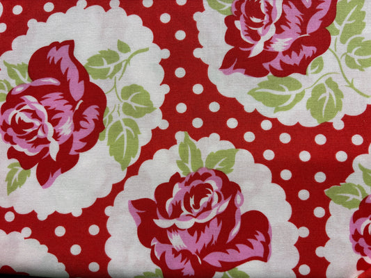 DALILAH BY TANYA WHELAN  fondo rojo lunar blanca y rosas grandes