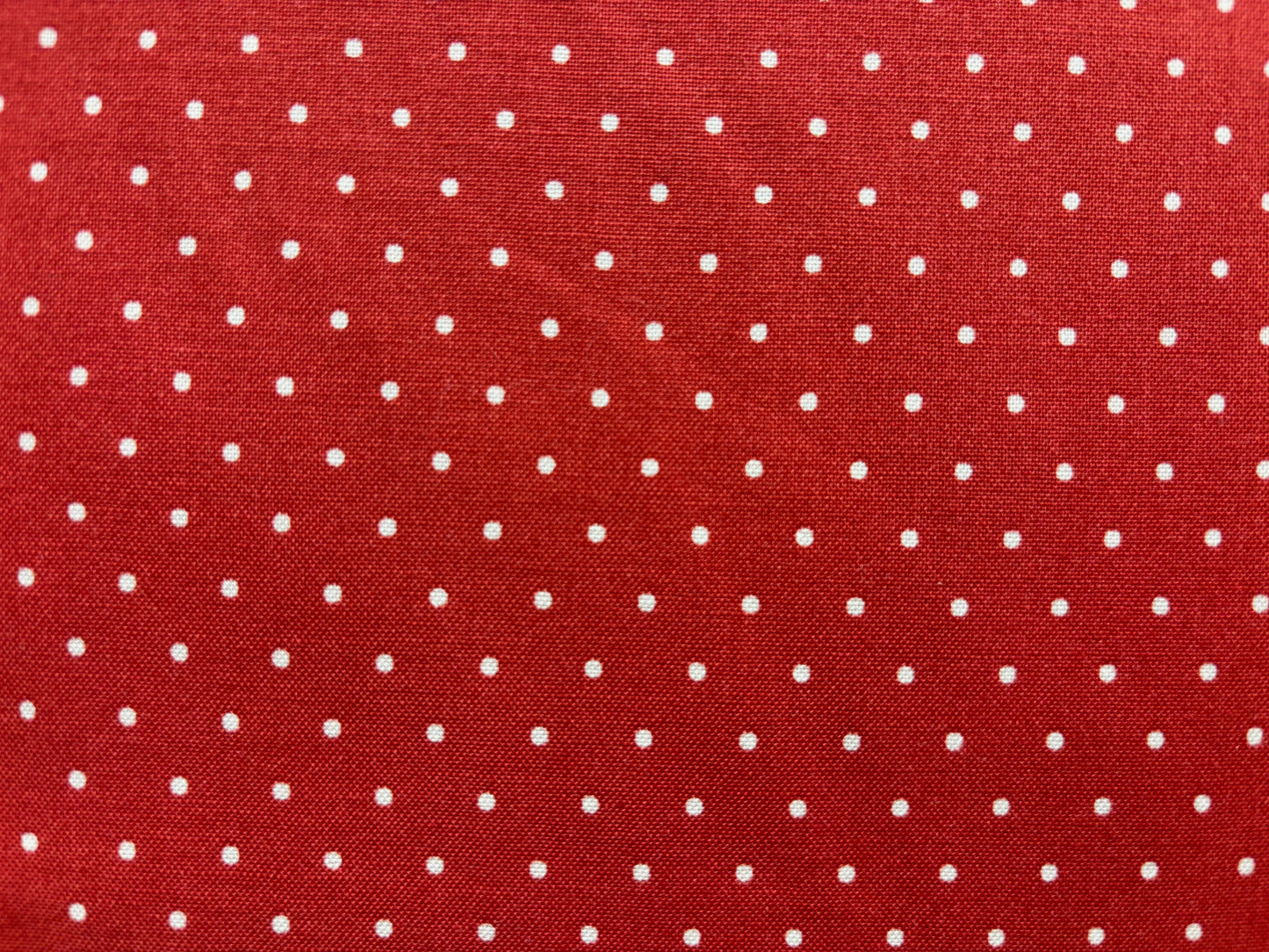REPRO REDS  fondo granate lunares blanco