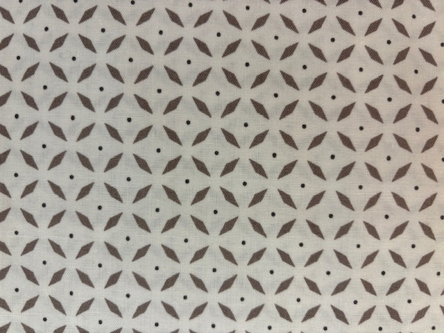 STUDIO 8 FOR QUILTING TREASURES  dibujo marron y crudo