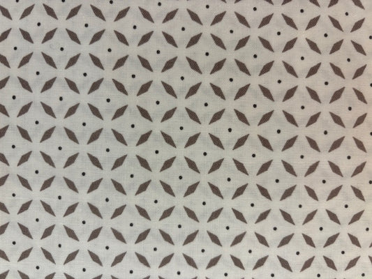 STUDIO 8 FOR QUILTING TREASURES  dibujo marron y crudo