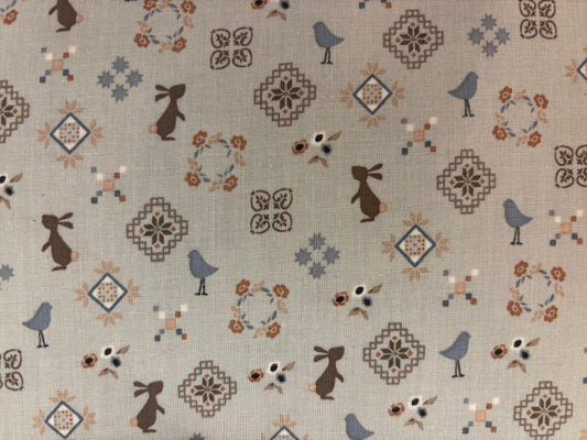 FRENCH ARMOIRE BY L ATELIER PERDU  fondo tostado dibujos conejos pajaros