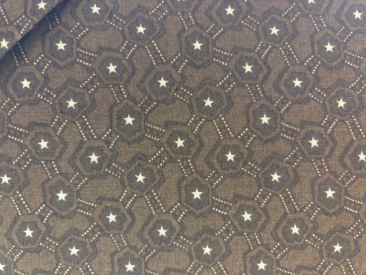OLD GLORY BY SARA MORGAN  fondo marron oscuro con formas y estrellas