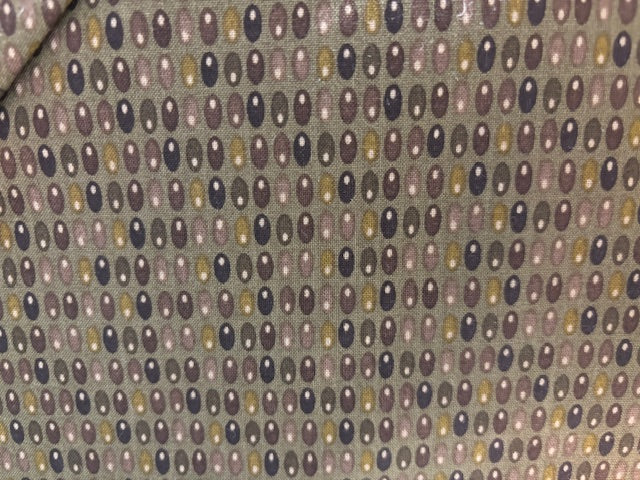 STOF QUILTERS  fondo marron oscuro dibujo circulos marrones