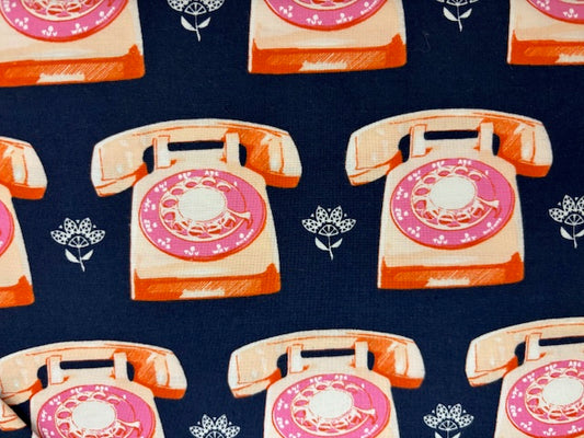 TRINKET  telefonos rosa fondo azul merino