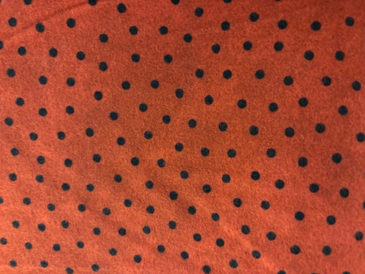 FRANELA fondo rojo con lunar negro